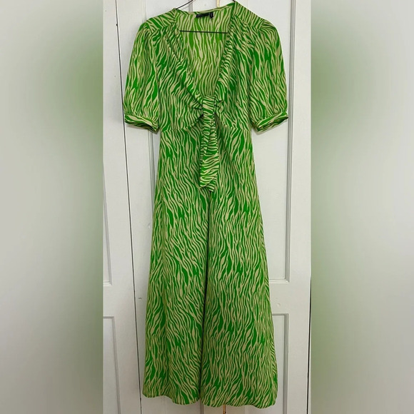ASOS DESIGN tie front button up midi dress in green animal print - Picture 2 of 5